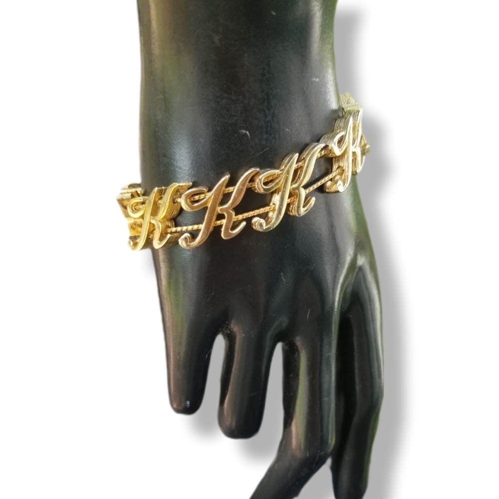 TACOA VINTAGE GOLDTONE SCRIPT "K"  MONOGRAM SLIDER CHARM BRACELET